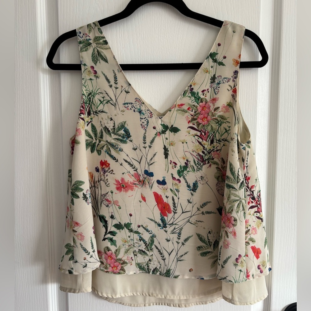 ONKY Floral V-Neck Sleeveless Top